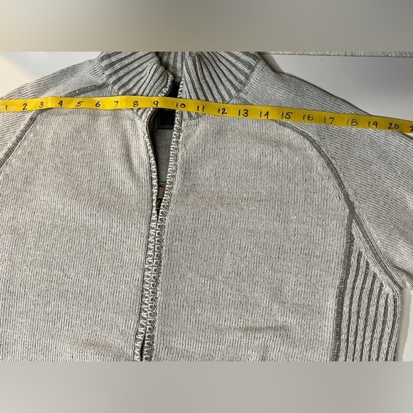 🛍️BKE Light gray mock neck full zip sweater size S. - Picture 13 of 15